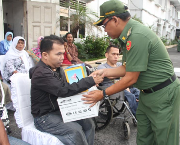 Walikota Binjai Bantu Penyandang Disabilitas