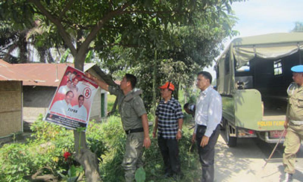 Panwaslu Tertibkan Alat Peraga Pilkada Deli Serdang