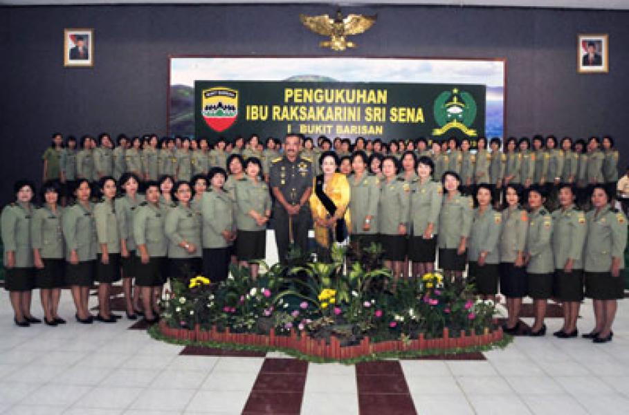 Ketua Persit KCK PD I/BB Dikukuhkan Menjadi Ibu Raksakarini Sri Sena