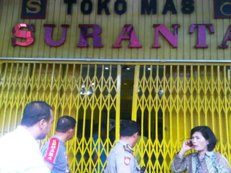 Toko Emas Dijaga Ketat Saat Sholat Jumat di Medan