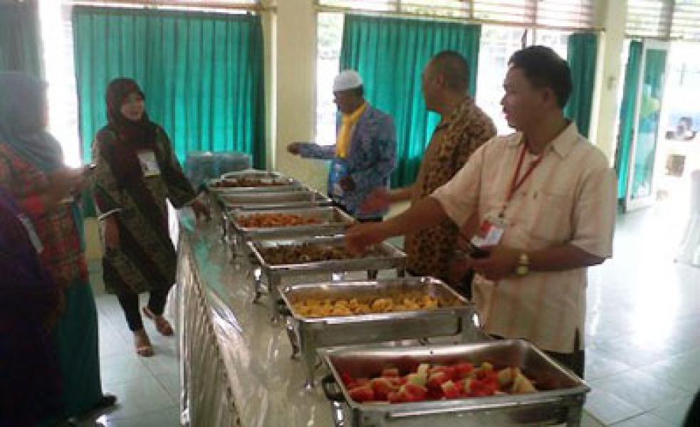 Banyak Lalat di Ruang Makan Bir Ali Asrama Haji Medan