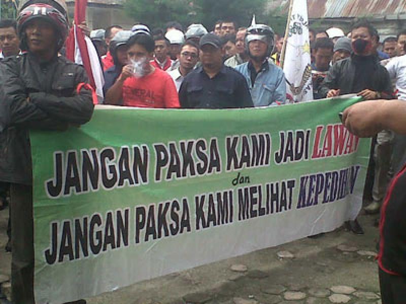 Pegawai Bank Sumut Demo Disnaker