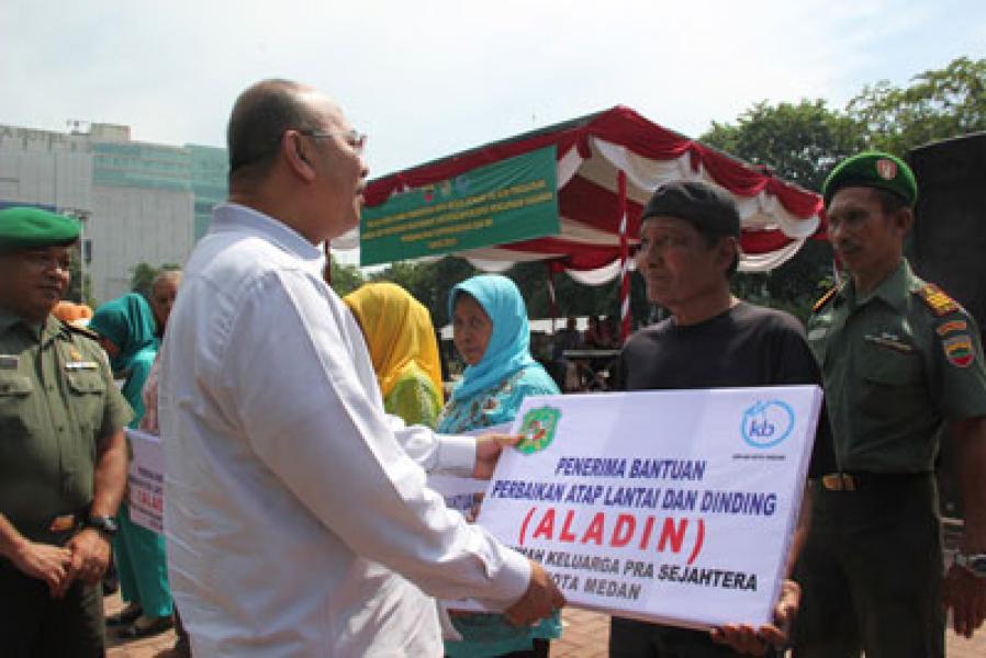 Walikota Canangkan TNI Manunggal KB-Kes Kota Medan 2014