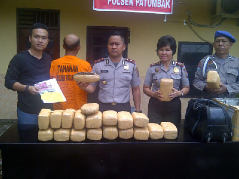 Polsek Patumbak Gagalkan Pengiriman 21 Kg Ganja ke Sumbar