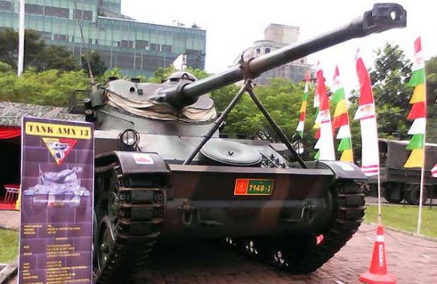 HUT ke-70, TNI Pameran Alutsista di Medan