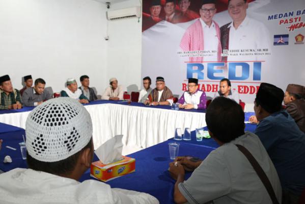 Lantunan Ayat Suci Alquran dan Musik Islami di Posko REDI