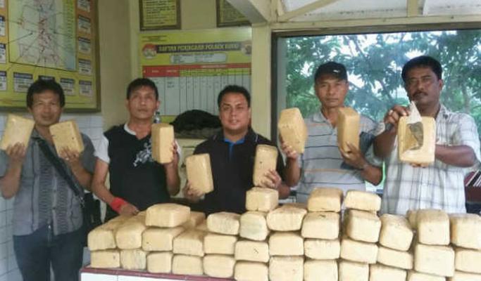 Polsek Hinai Amankan 88 Kg Ganja Tak Bertuan