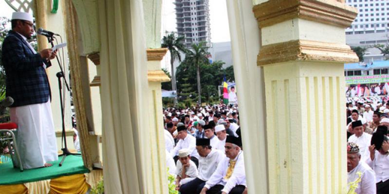 Ribuan Umat Islam Salat Id di Lapangan Merdeka Medan