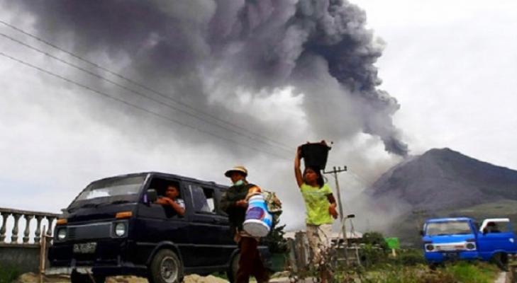 Sehari Sebelum Jokowi Datang, Sinabung Kembali Erupsi