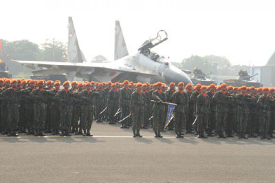 Panglima TNI Tinjau Gladi Bersih Hari TNI ke 68