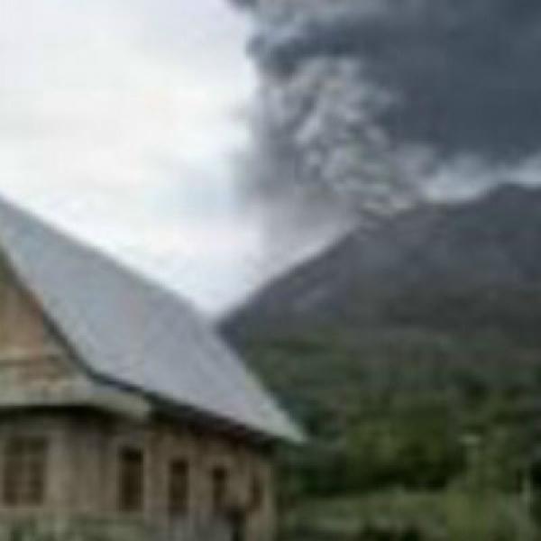 Letusan Sinabung Ciptakan Kawah Baru