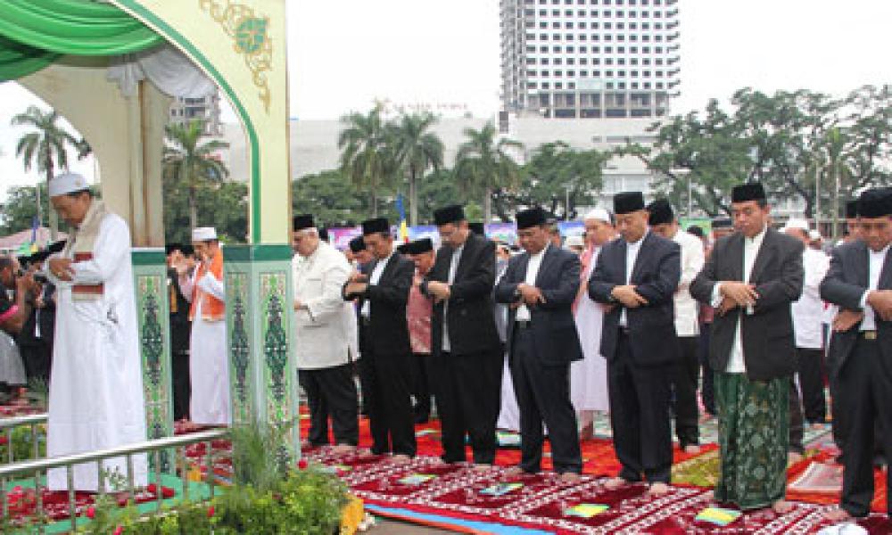 Ribuan Umat Islam Salat Idul Adha di Lapangan Merdeka Medan