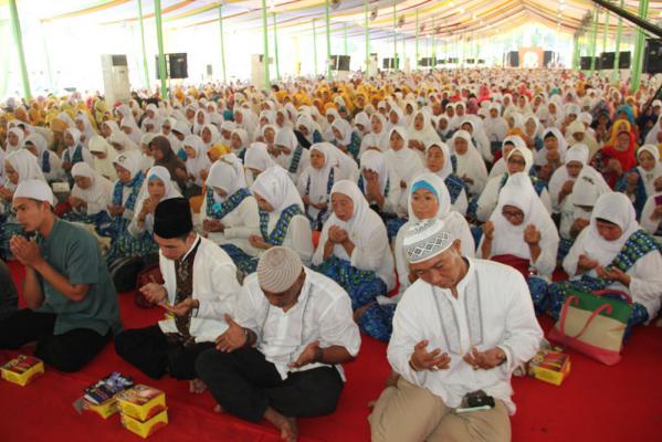 Belasan Ribu Umat Islam Medan Zikir dan Doa Sambut Tahun Baru Islam