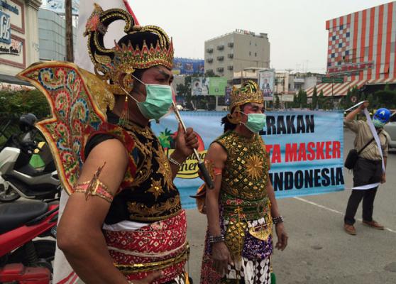 Gatot Kaca dan Raden Antasena Kumpulkan Sejuta Masker