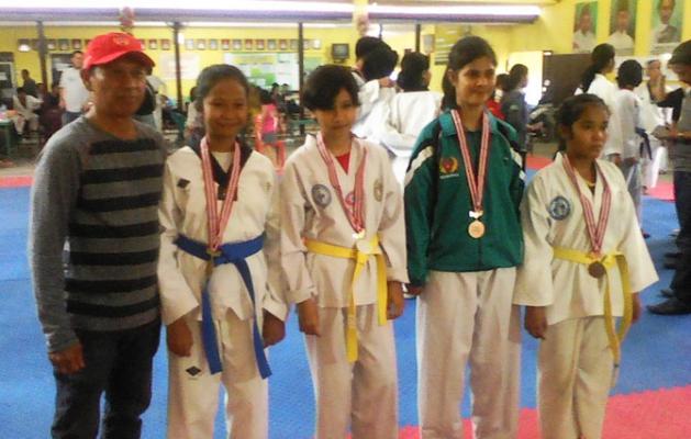 Helvetia Juara Umum Cabor Taekwondo Porkot Medan 2015