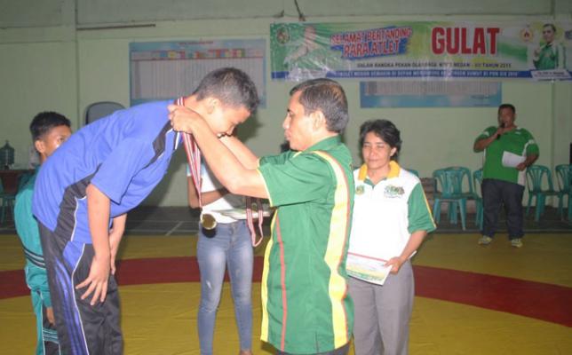 Medan Kota Pimpin Perolehan Medali Gulat Porkot Medan 2015