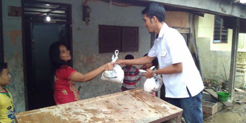 Peduli Bencana, Relawan BENAR 1 Salurkan Sembako ke Korban Banjir Kelurahan Beringin
