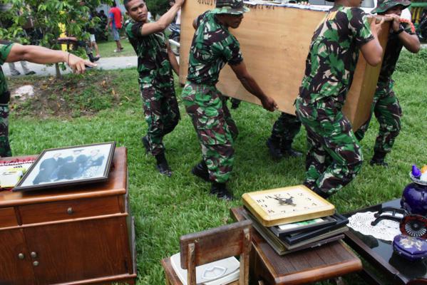 Penertiban Asrama Widuri Diwarnai Ancaman Bunuh Diri