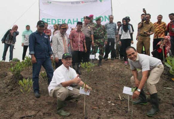 Perempuan Nelayan Langkat Tanam 10.000 Bibit Mangrove