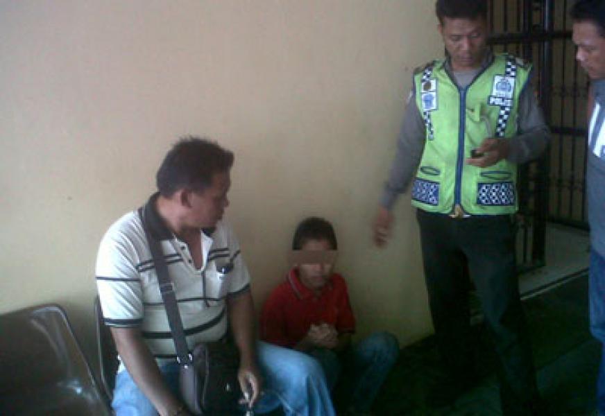 Orang Tua Cerai, Bocah Ini Terpaksa Mencuri Buat Makan
