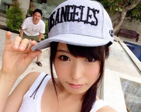 Bintang Film Porno Asal Jepang Chika Arimura Berkunjung ke Bali