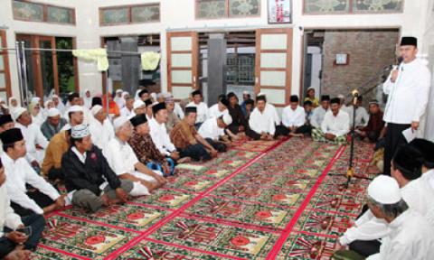 Wali Kota Medan Safari Subuh di Masjid Al Muttaqin Titi Kuning