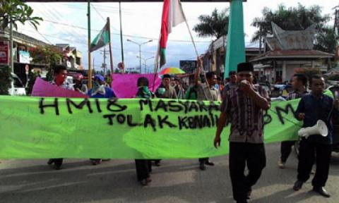 HMI Madina Long March Tolak Kenaikan Harga BBM