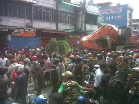 Penggusuran Jalan Timah, Dua OKP Bentrok