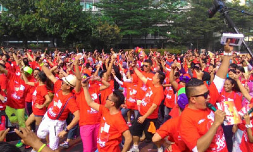 Smartfren Gelar Joget Selfie Massal