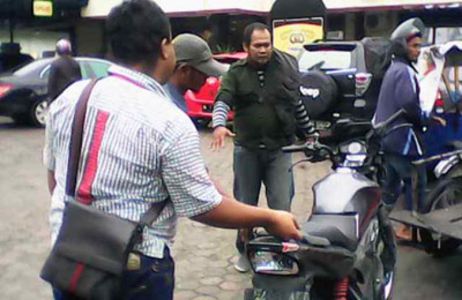 Curi Spion, Pengidap HIV Tersungkur Ditabrak Korbannya