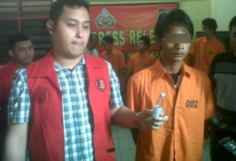 Tak Punya Duit Buat Berkencan, Karyawan Mebel Bius PSK