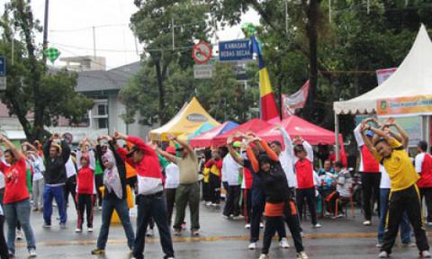 Meski Hujan Warga Medan Antusias Ikuti Car Free Day