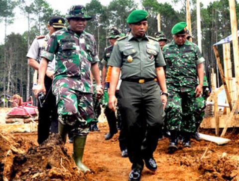 Wakasad Tinjau Pembangunan Rumah Relokasi Pengungsi Sinabung