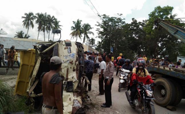 Kereta Api Tabrak Truk di Kisaran, Sopir Tewas