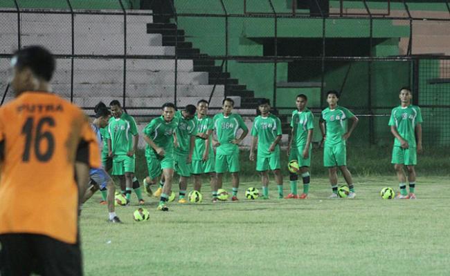 Lawan PSMS, Ujian Pertama PBR