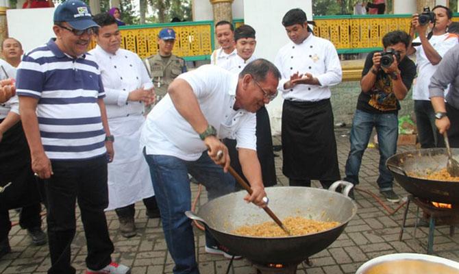 Makan Mi Balap Tercepat Terenak dan Terbanyak Tidak Tembus Rekor MURI