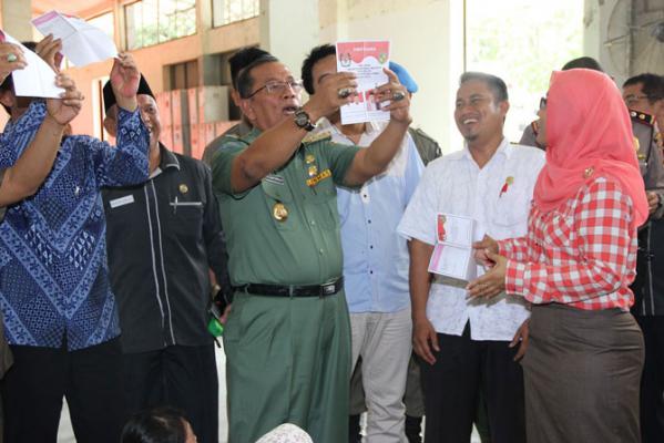 Randiman Tinjau Sortir Surat Suara Pilkada Medan