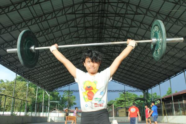 Yolanda Putri Pecahkan Rekor di Kejurnas PPLP