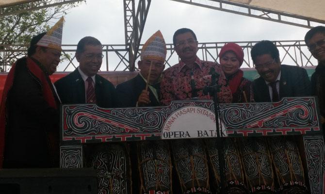 Jubileum 75 Tahun PPTSB, Plt Gubernur Sumut Ajak Sinaga Pulang Kampung Bangun Samosir