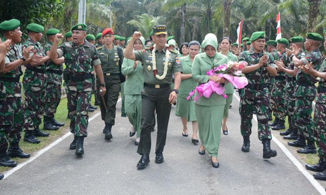 Kunjungi Yonif 121 Macan Kumbang, KSAD: TNI Institusi Paling Dipercaya Rakyat