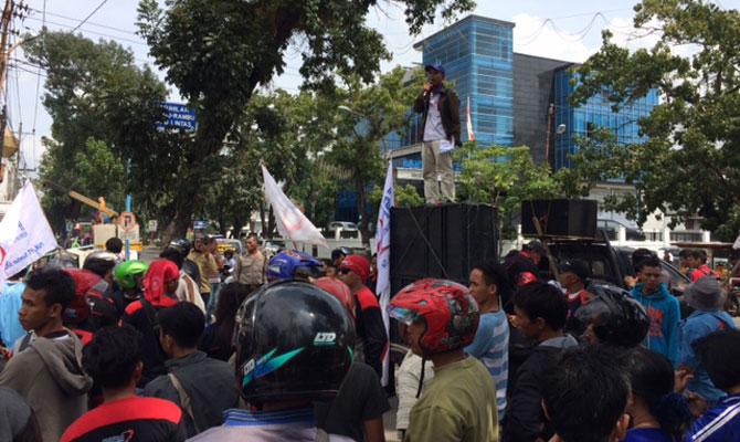 Plt Gubernur Sumut Dituding Lebih Pilih Teken Bansos Ketimbang Naikkan Upah Buruh
