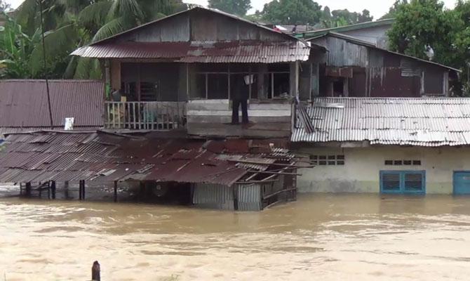 Sungai Deli Meluap, 2 Rumah Amblas