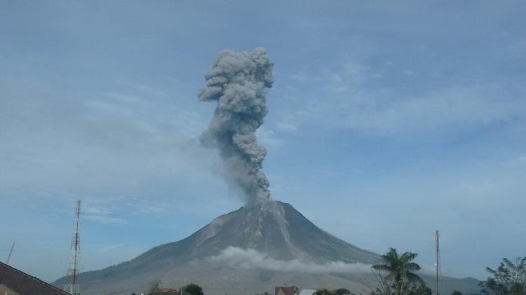 Gunung Sinabung Erupsi