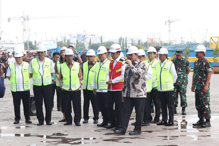 Panglima TNI Dampingi Presiden Jokowi Kunjungi PT PAL Indonesia di Surabaya