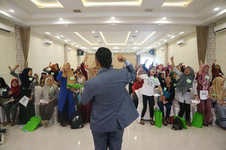Cara Senang dan Gampang Belajar Bahasa Inggris - Global Vibe Inspiration Sukseskan Seminar Bahasa Inggris di Batubara dan Asahan