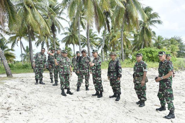 Wadirlat PPRC TNI Tinjau Lokasi Penerjunan di Pulau Selaru