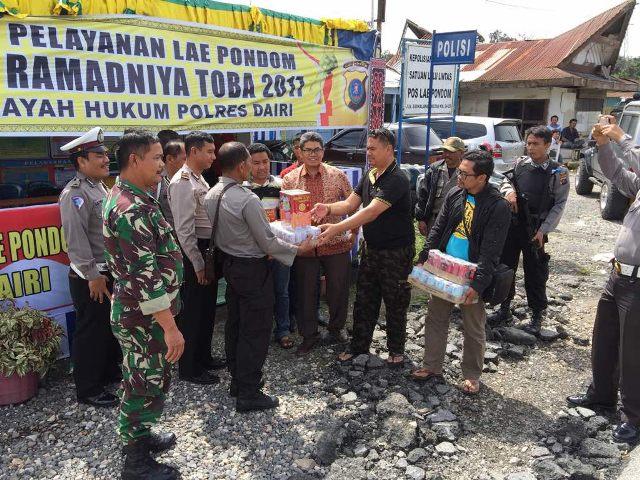 PLN PLTA Renun Dairi Beri Bingkisan Personil Polisi dan TNI