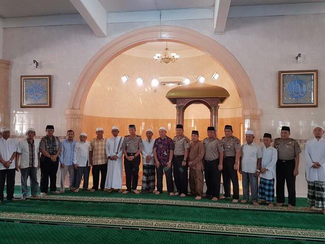 Kapolda Sumut Sholat Ashar di Madina