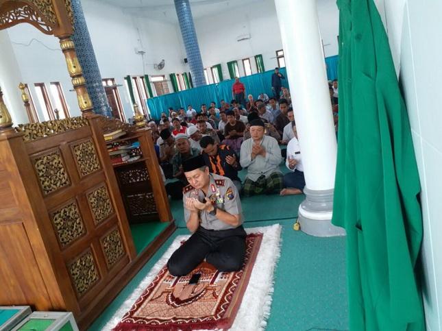 Kapolda Sumut Imam Sholat Dzhuhur