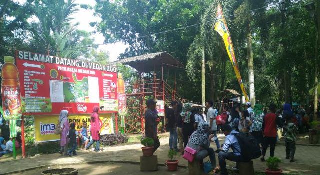 Hari Libur, Warga Ramai Kunjungi Kebun Binatang Medan